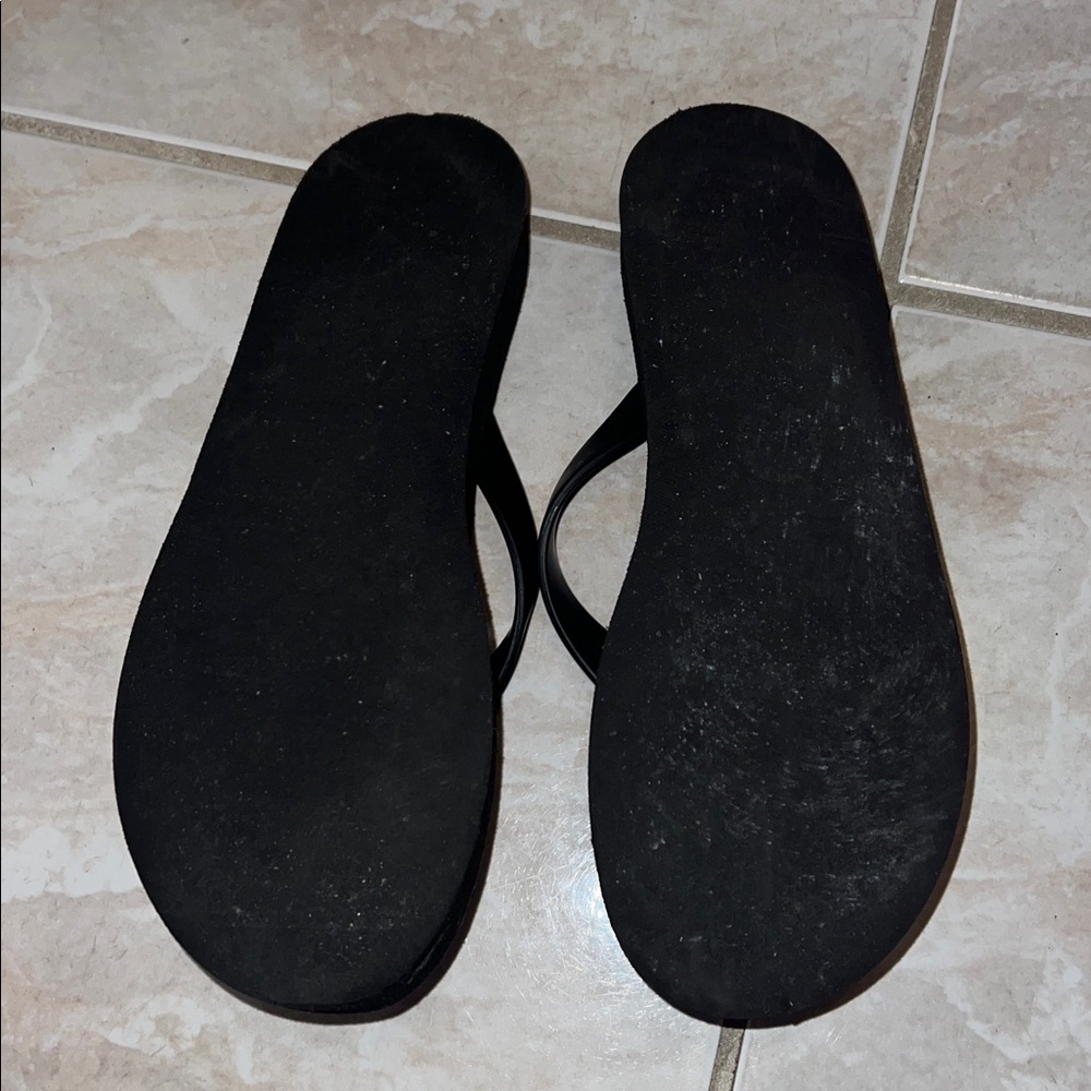Used all black Gucci thong platform flip flops (39) - Picture 4 of 5